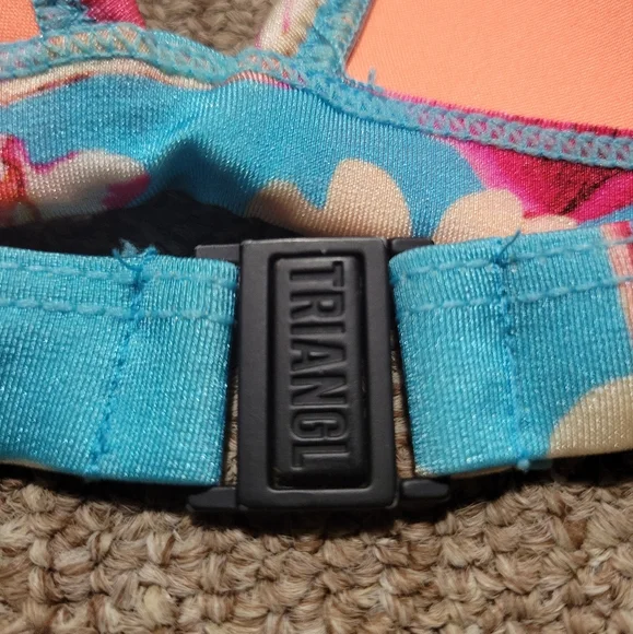 Triangl Medium Baiting Suit Top - Picture 3 of 4